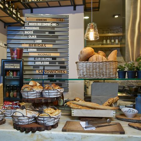 Hotel 100 Luxury Suites By Preferred 波哥大 外观 照片 A typical display at a Spanish bakery