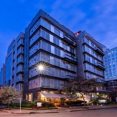 Hotel 100 Luxury Suites By Preferred 波哥大 外观 照片 The hotel at night