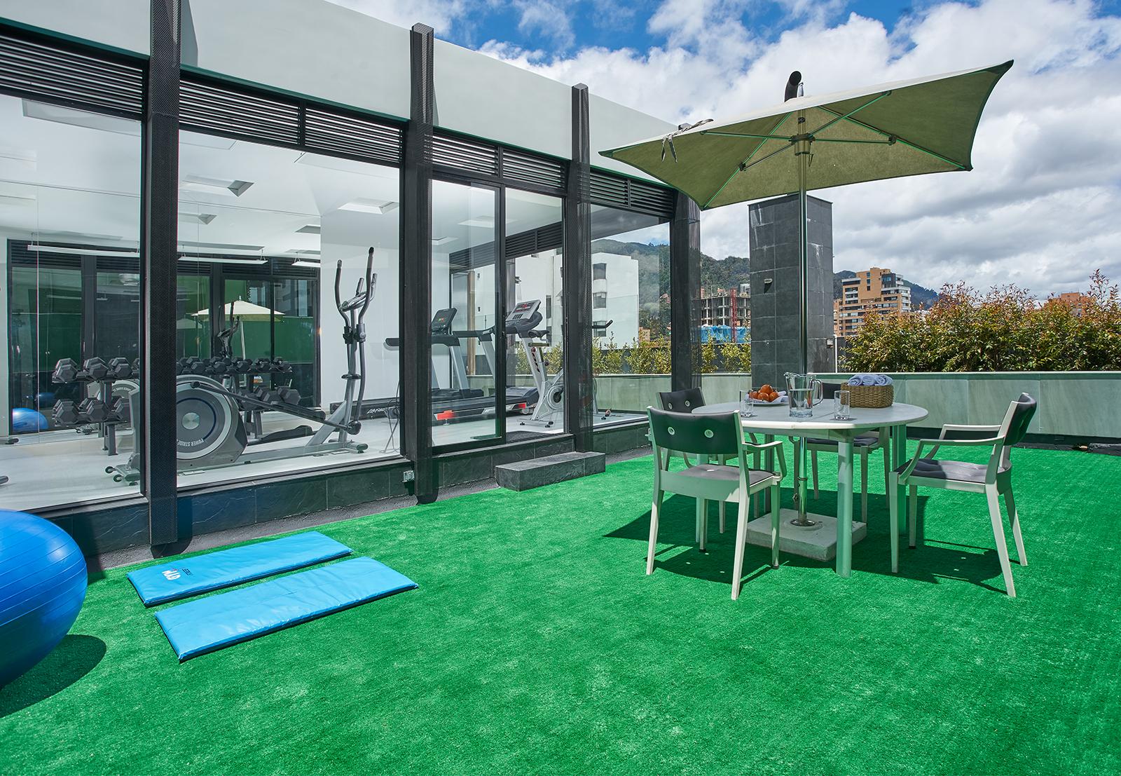 Hotel 100 Luxury Suites By Preferred 波哥大 外观 照片 Rooftop gym