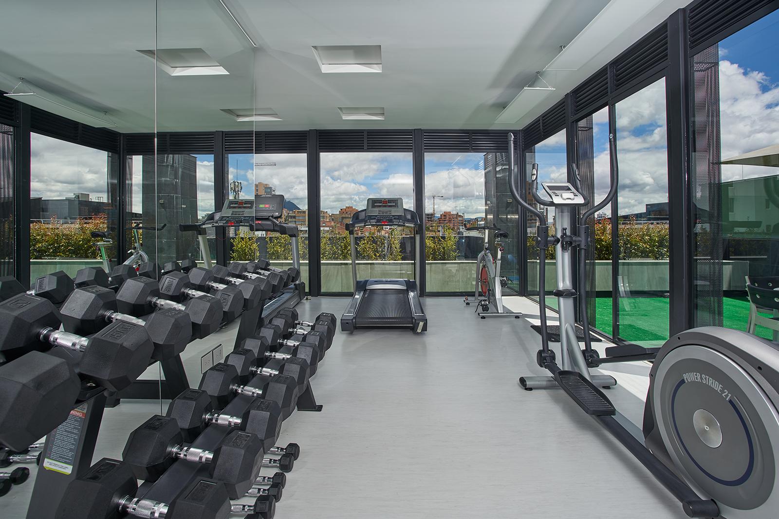 Hotel 100 Luxury Suites By Preferred 波哥大 外观 照片 The gym at the top of the building