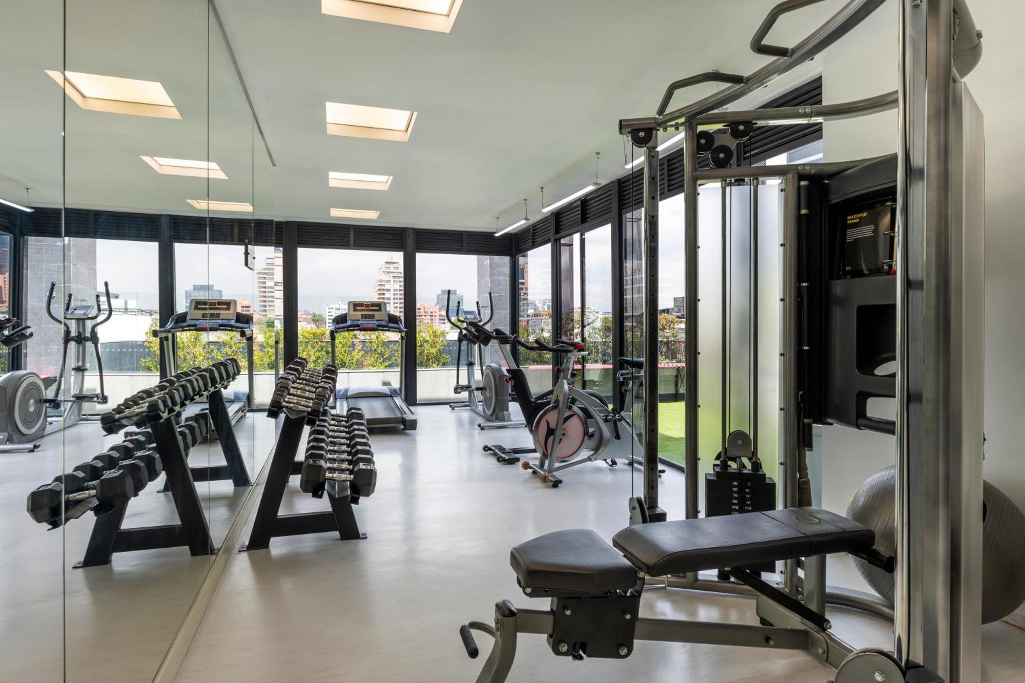 Hotel 100 Luxury Suites By Preferred 波哥大 外观 照片 The gym at the 100 East 53rd Street building