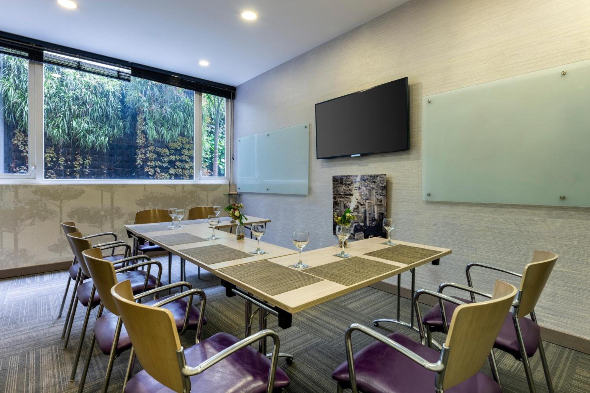Hotel 100 Luxury Suites By Preferred 波哥大 外观 照片 Meeting room