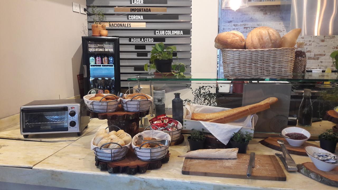 Hotel 100 Luxury Suites By Preferred 波哥大 外观 照片 A typical breakfast buffet at a hotel