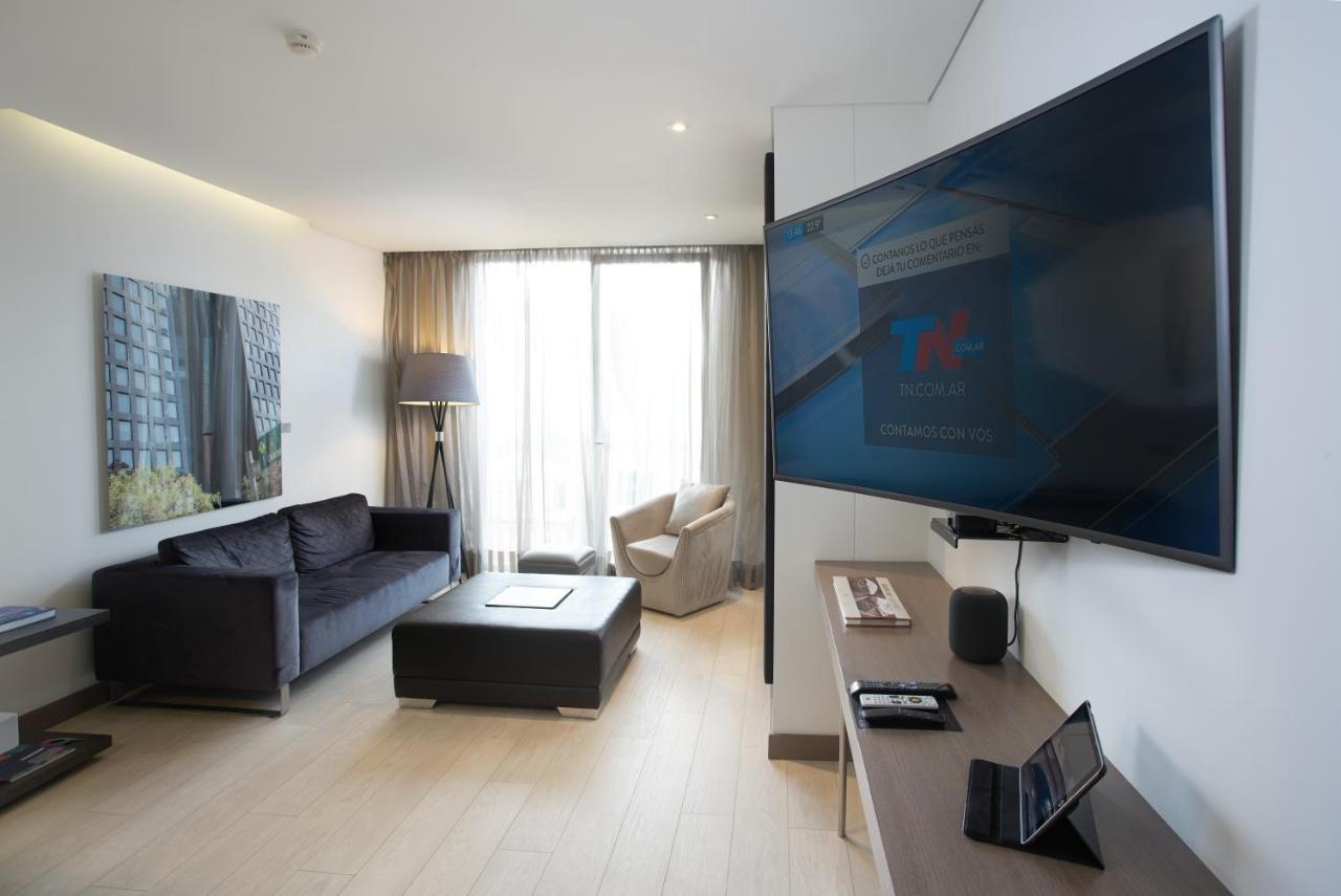 Hotel 100 Luxury Suites By Preferred 波哥大 外观 照片 A television set in a hotel room